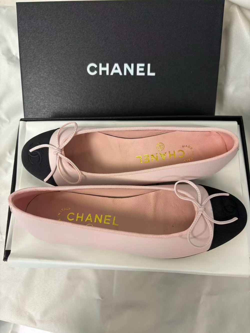 🎶CHANEL Pink and Black Cap-Toe Leather Ballet Flats